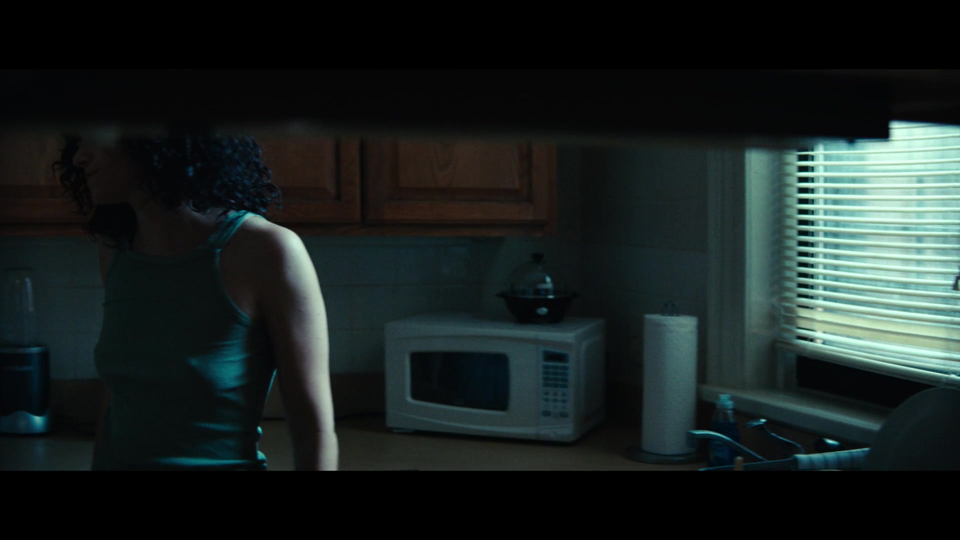 Furious_S01E02_My_Life_Had_Stood_A_Loaded_Gun_1080p_ERW_006192.jpg