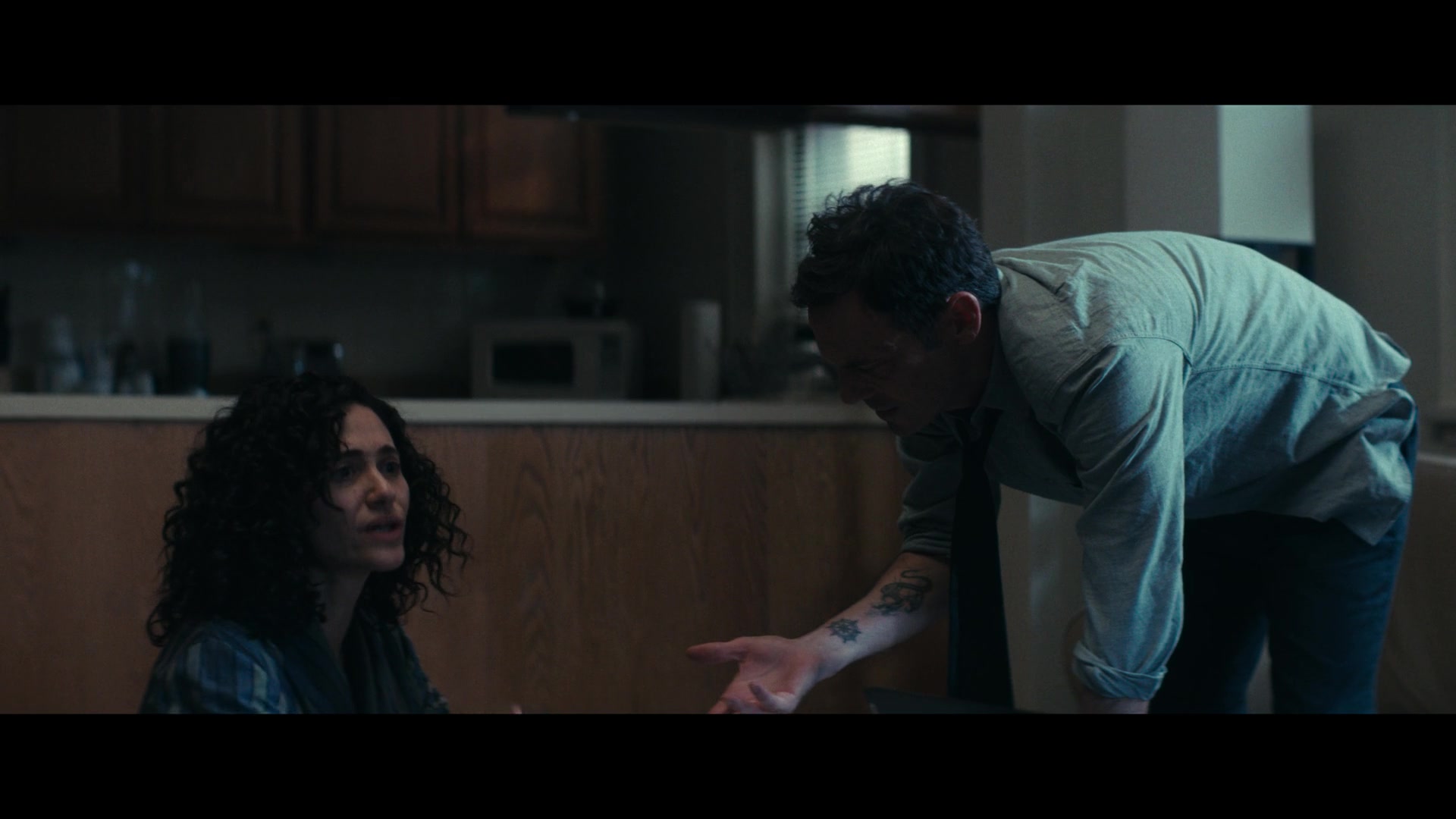 Furious_S01E02_My_Life_Had_Stood_A_Loaded_Gun_1080p_ERW_006420.jpg