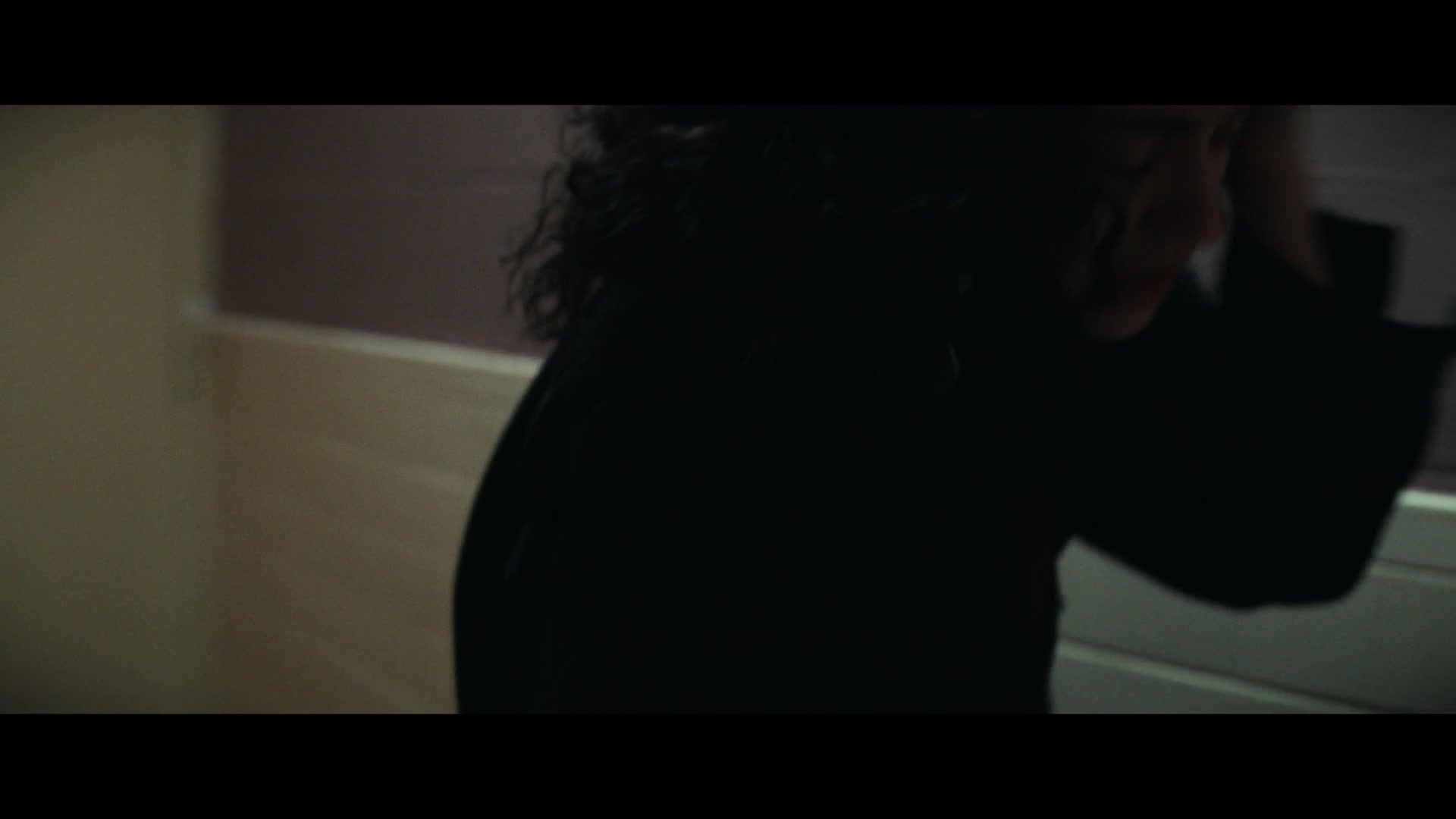 Furious_S01E06_They_Make_a_Noise_Like_Feathers_1080p_ERW_001131.jpg