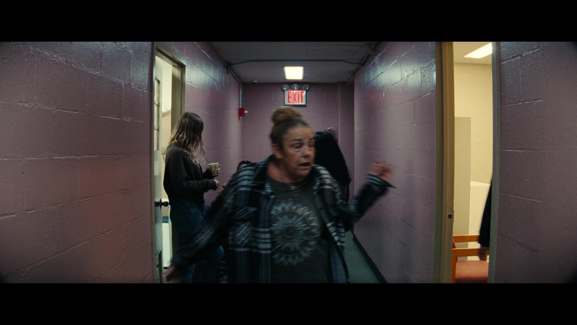 Furious_S01E06_They_Make_a_Noise_Like_Feathers_1080p_ERW_001786.jpg