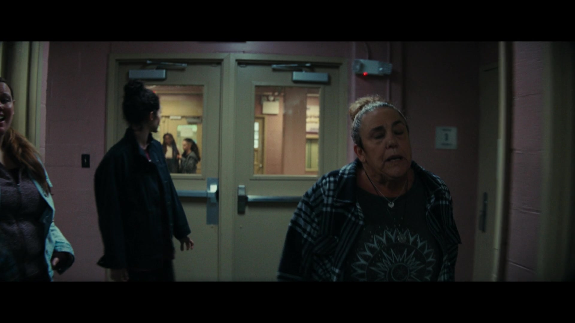 Furious_S01E06_They_Make_a_Noise_Like_Feathers_1080p_ERW_001810.jpg