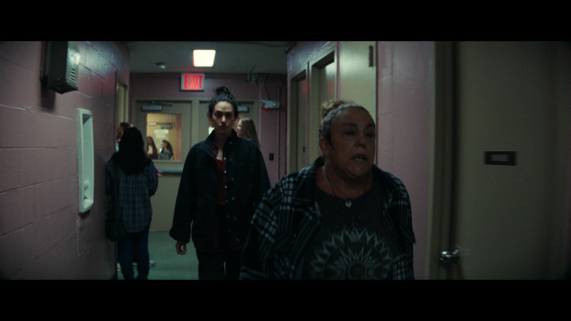 Furious_S01E06_They_Make_a_Noise_Like_Feathers_1080p_ERW_001817.jpg