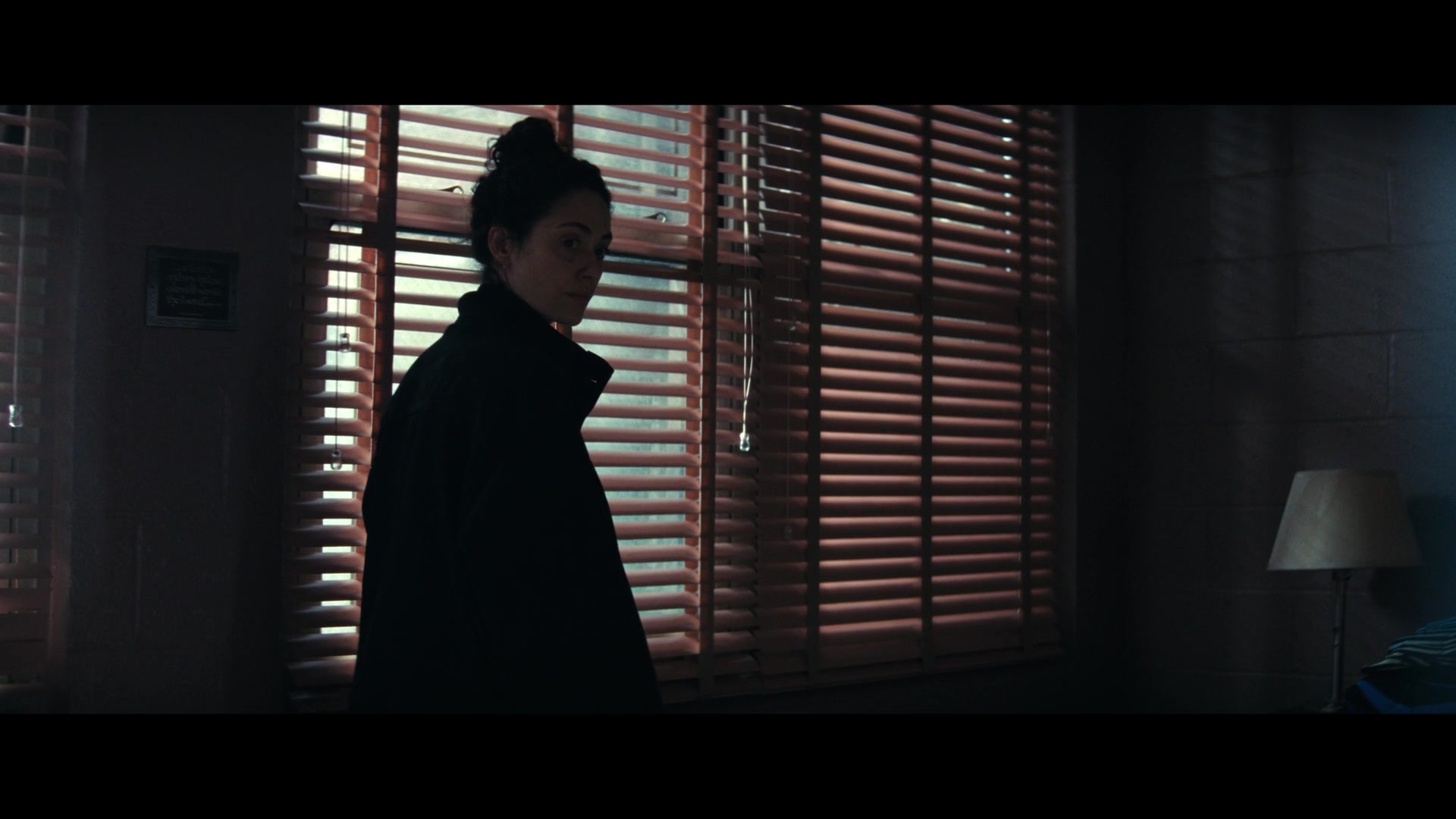 Furious_S01E06_They_Make_a_Noise_Like_Feathers_1080p_ERW_002292.jpg