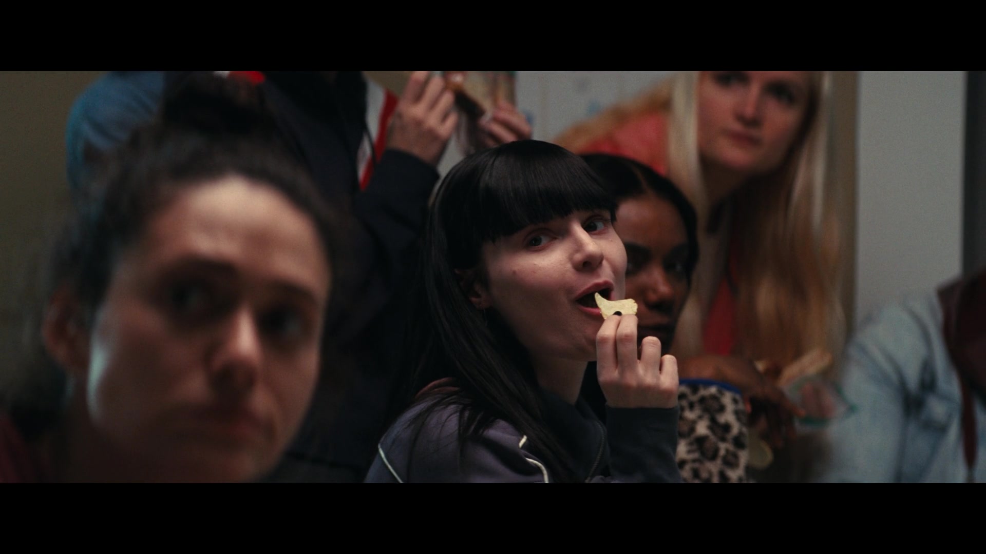 Furious_S01E06_They_Make_a_Noise_Like_Feathers_1080p_ERW_003045.jpg