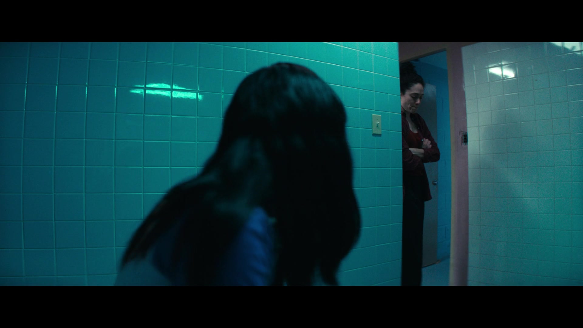 Furious_S01E06_They_Make_a_Noise_Like_Feathers_1080p_ERW_003486.jpg