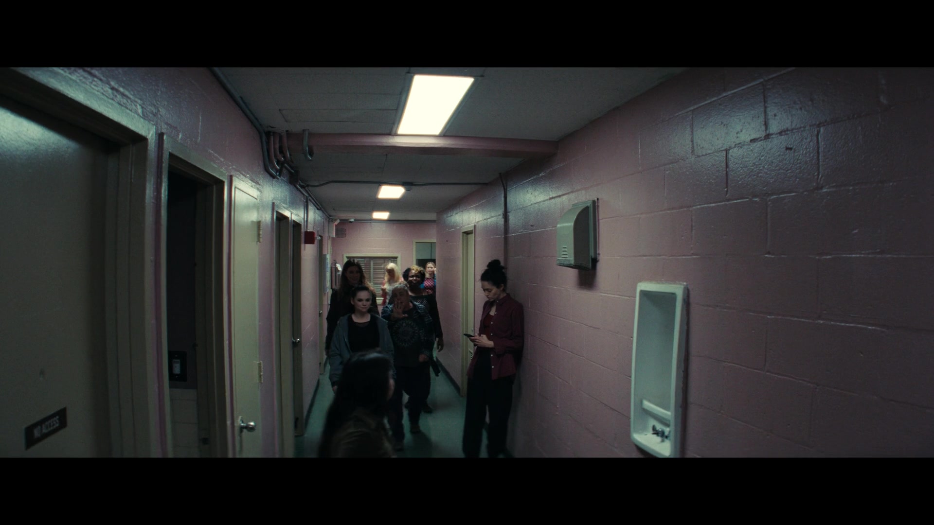 Furious_S01E06_They_Make_a_Noise_Like_Feathers_1080p_ERW_004577.jpg