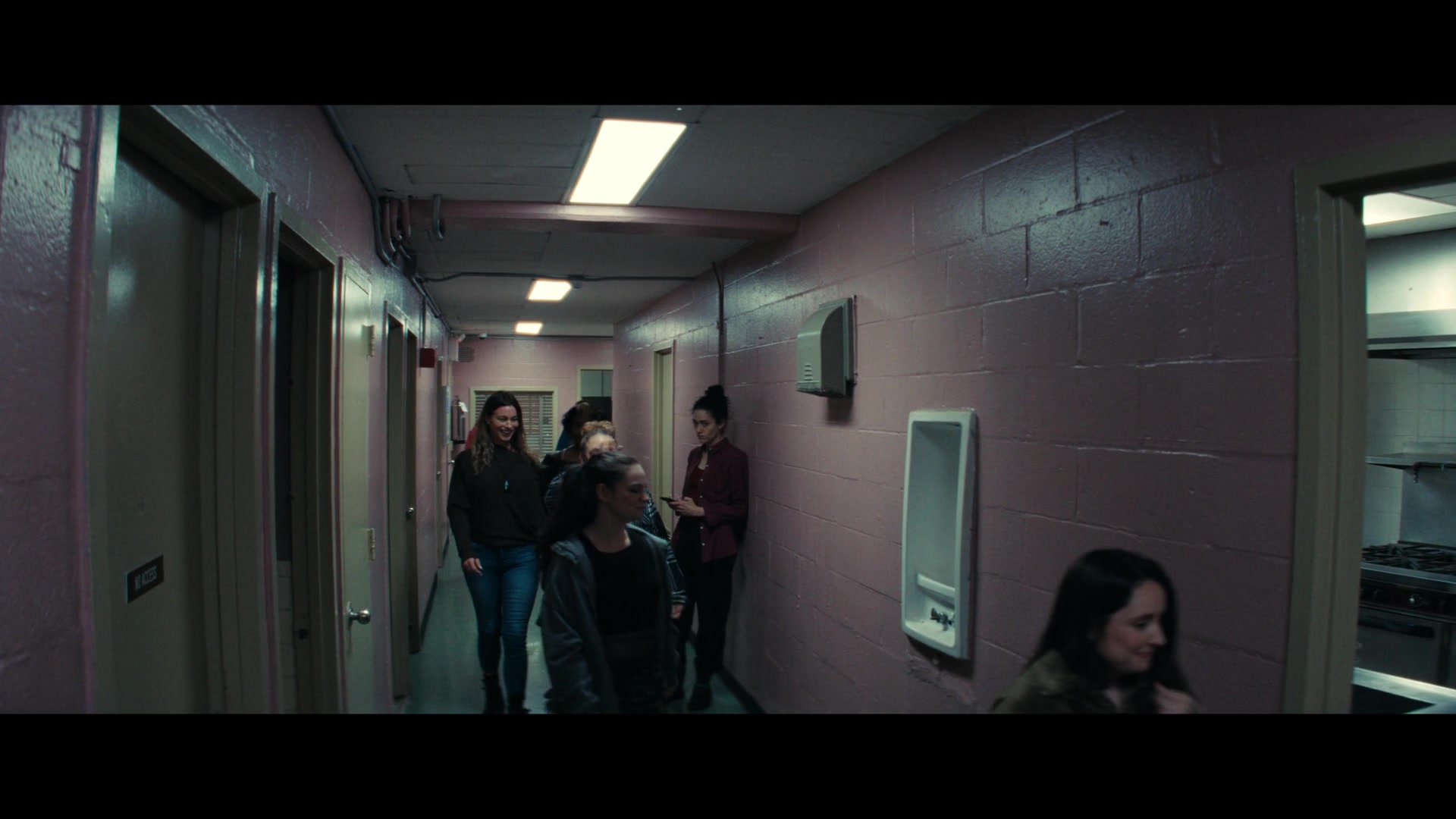 Furious_S01E06_They_Make_a_Noise_Like_Feathers_1080p_ERW_004581.jpg
