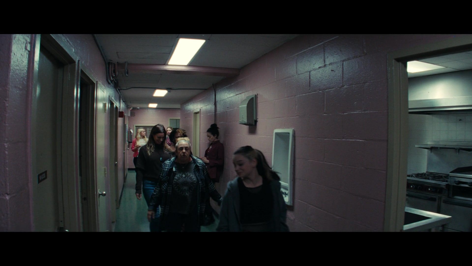 Furious_S01E06_They_Make_a_Noise_Like_Feathers_1080p_ERW_004583.jpg