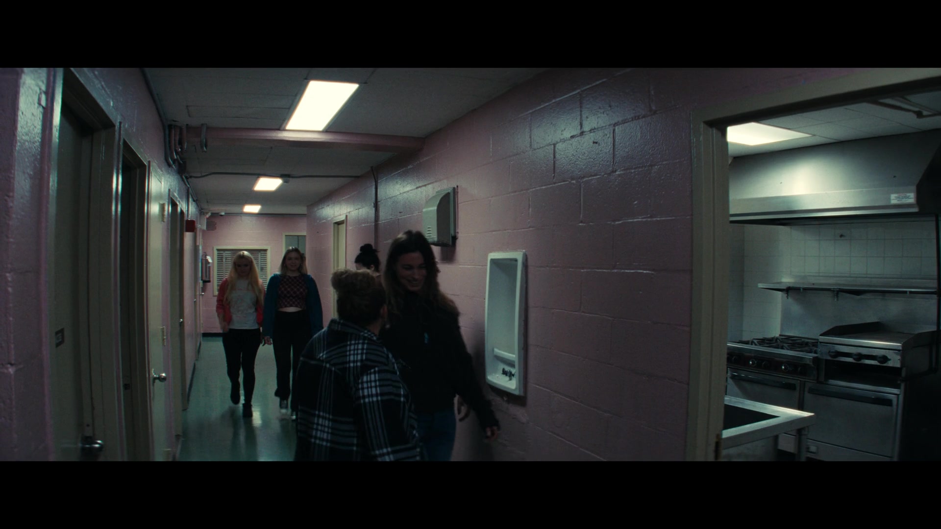 Furious_S01E06_They_Make_a_Noise_Like_Feathers_1080p_ERW_004587.jpg