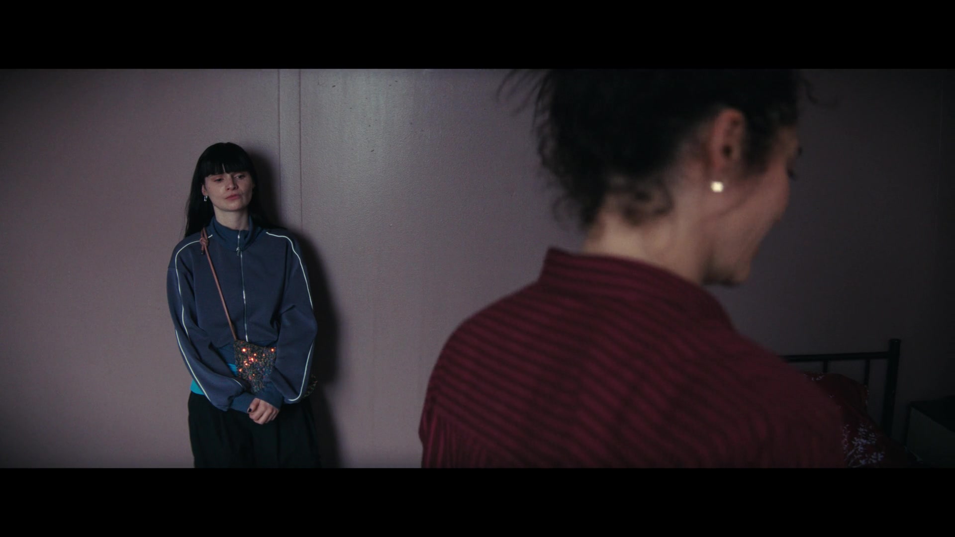 Furious_S01E06_They_Make_a_Noise_Like_Feathers_1080p_ERW_004693.jpg