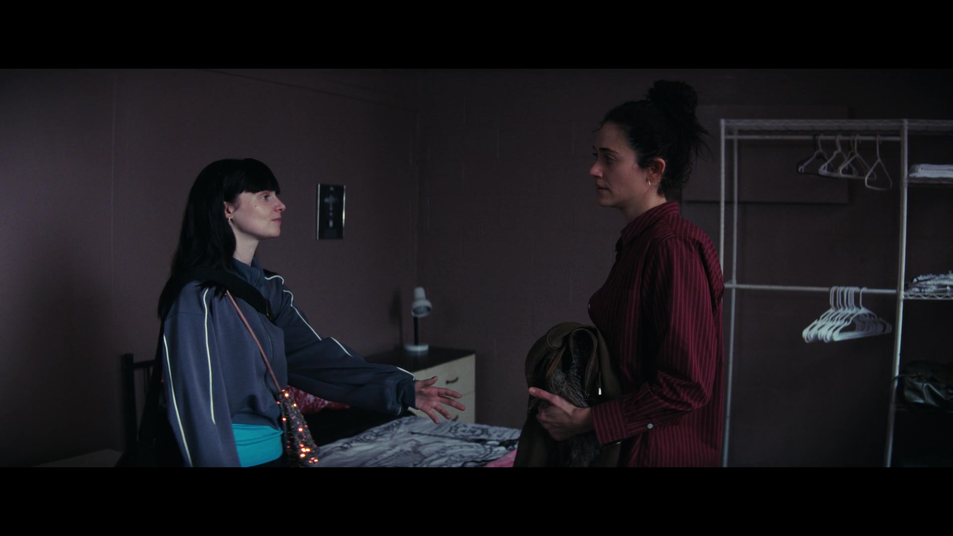 Furious_S01E06_They_Make_a_Noise_Like_Feathers_1080p_ERW_004738.jpg