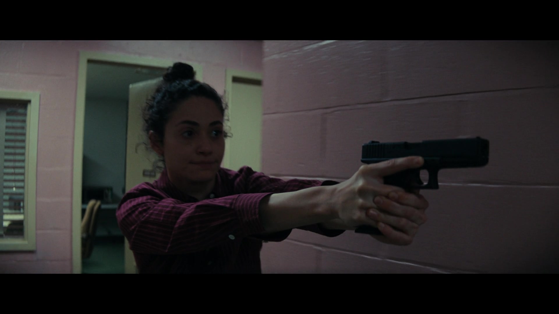 Furious_S01E06_They_Make_a_Noise_Like_Feathers_1080p_ERW_004803.jpg