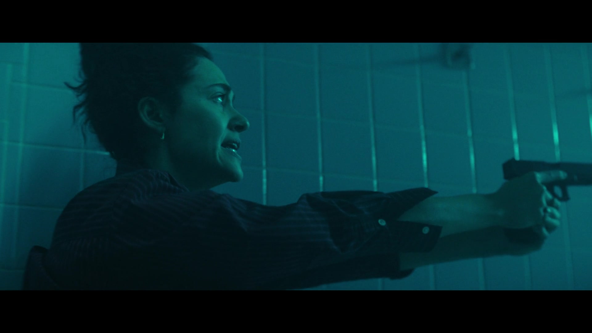 Furious_S01E06_They_Make_a_Noise_Like_Feathers_1080p_ERW_004880.jpg