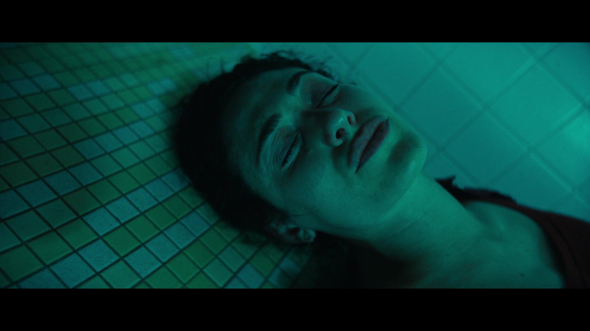 Furious_S01E06_They_Make_a_Noise_Like_Feathers_1080p_ERW_005720.jpg