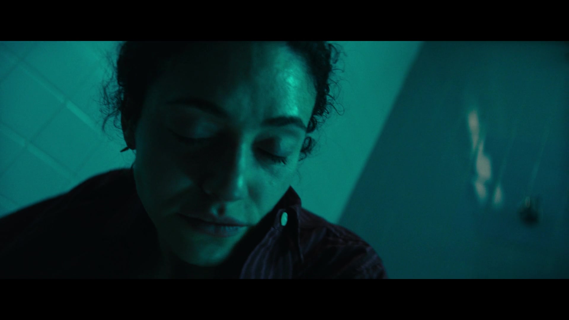 Furious_S01E06_They_Make_a_Noise_Like_Feathers_1080p_ERW_005956.jpg