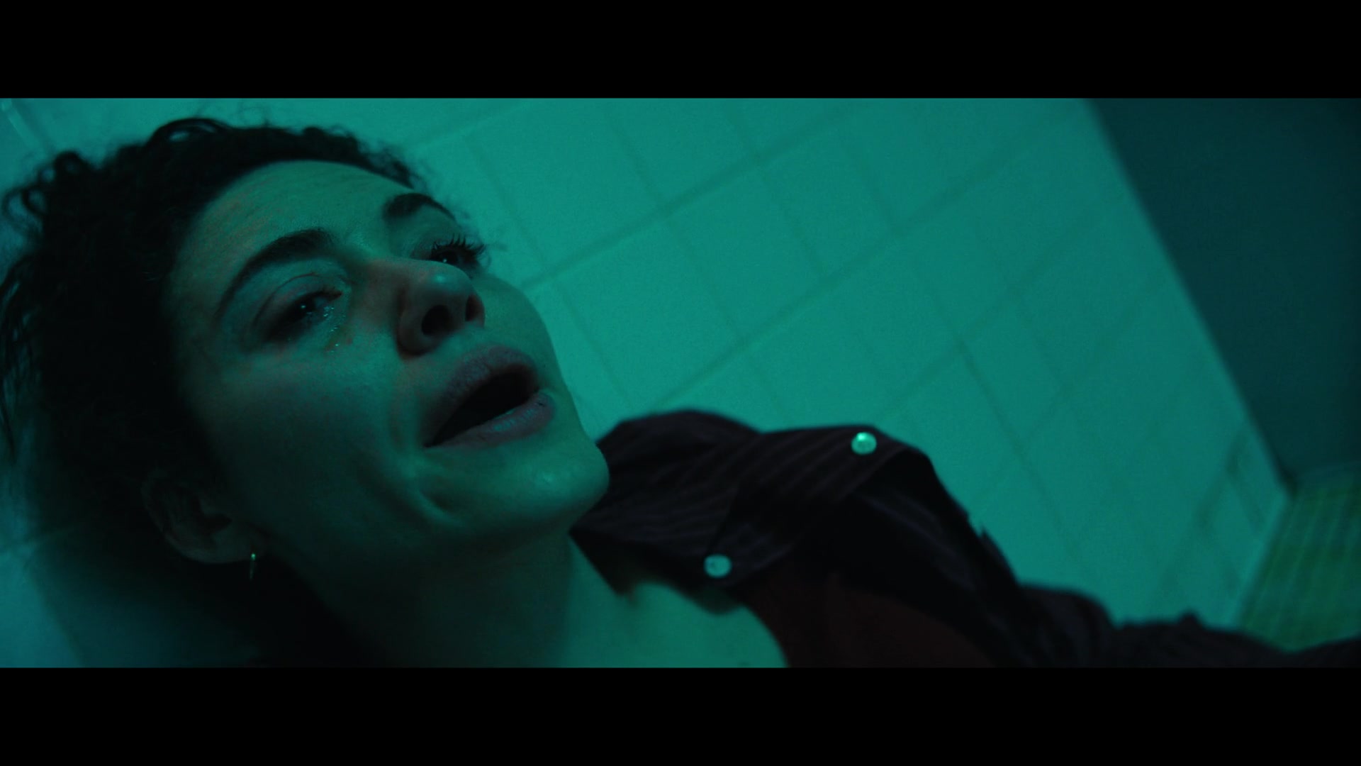Furious_S01E06_They_Make_a_Noise_Like_Feathers_1080p_ERW_006223.jpg