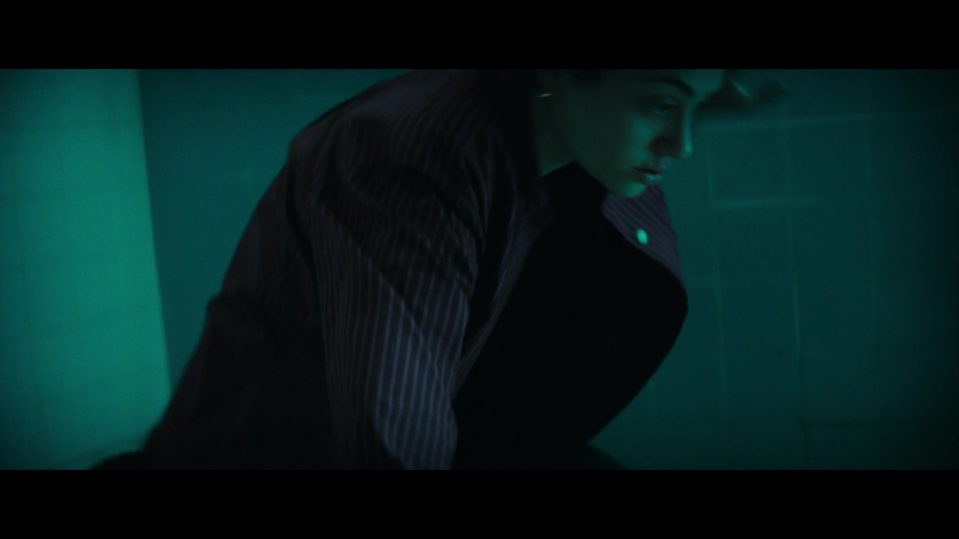 Furious_S01E06_They_Make_a_Noise_Like_Feathers_1080p_ERW_006716.jpg