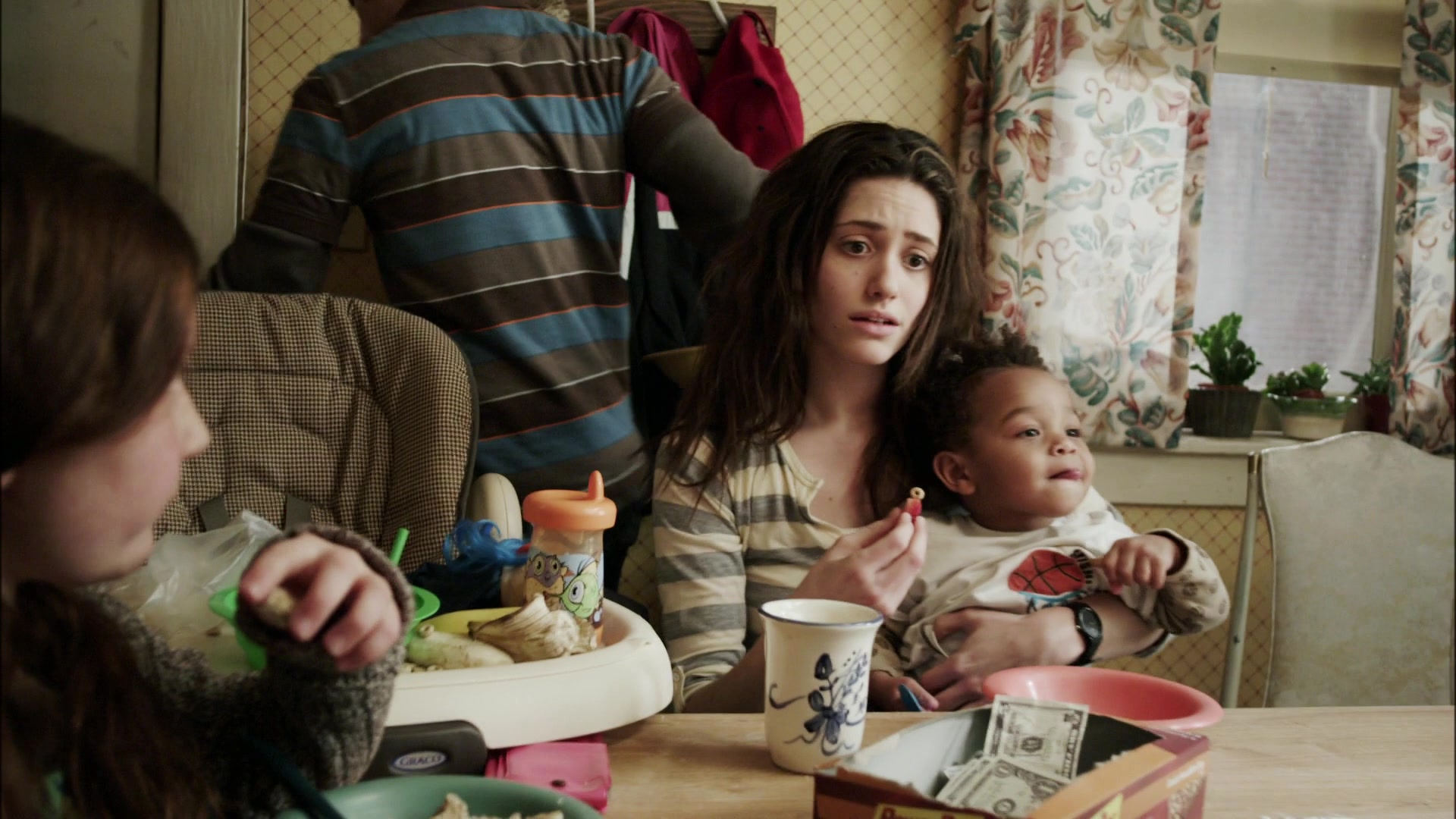 Shameless_US_S01E01_1080p_ERW_000604.jpg
