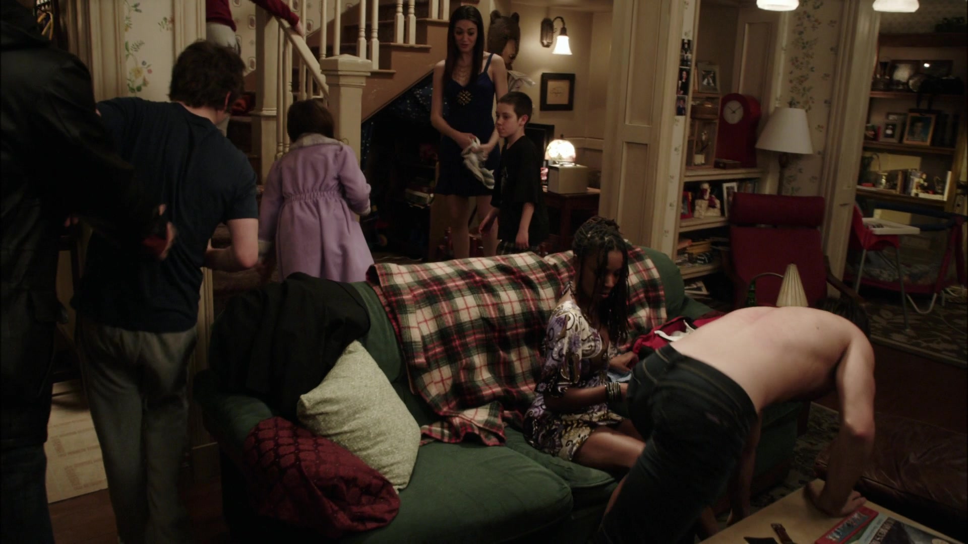 Shameless_US_S01E01_1080p_ERW_001995.jpg