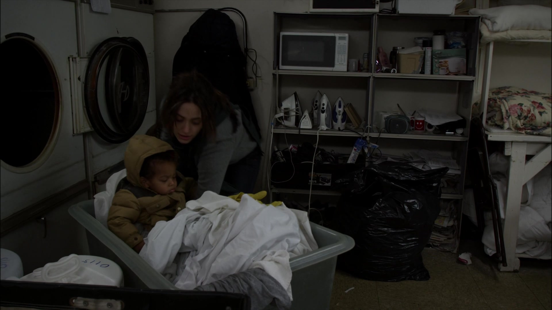 Shameless_US_S01E01_1080p_ERW_002972.jpg