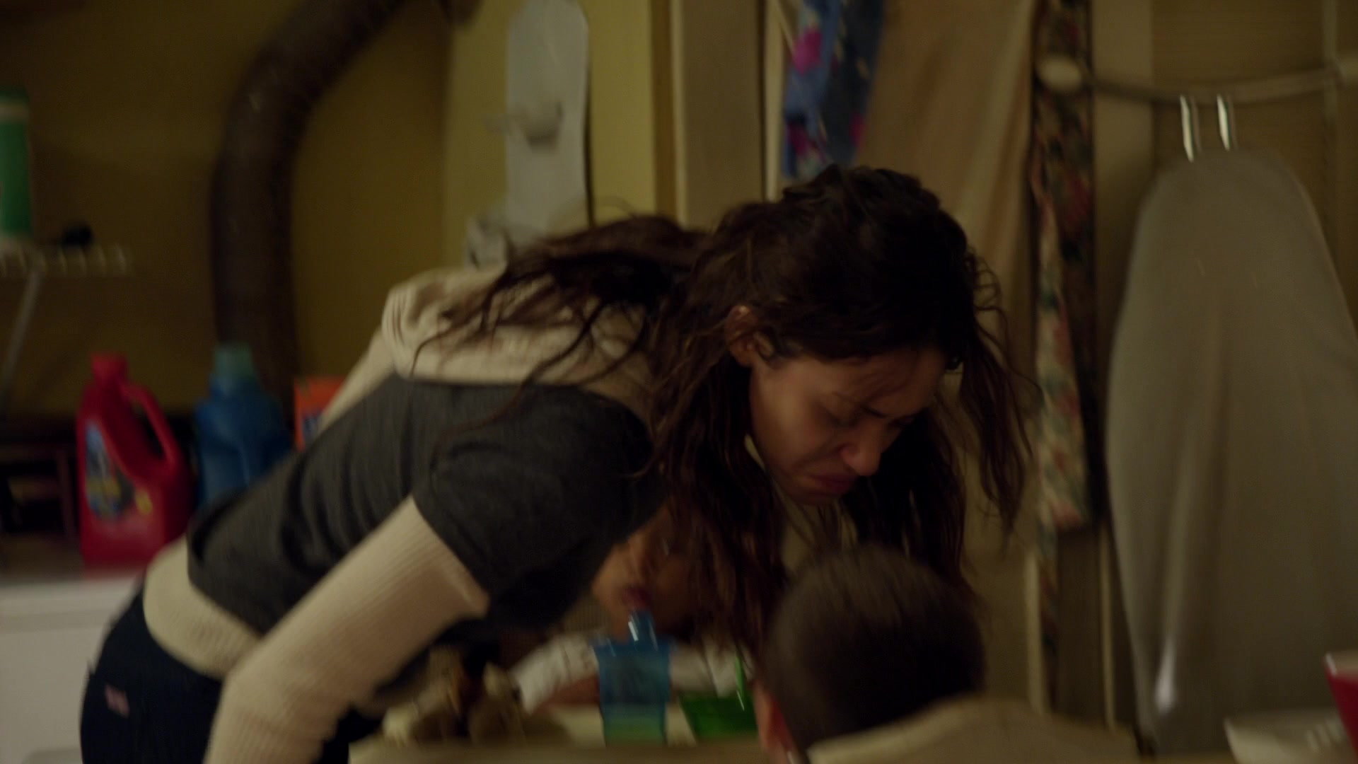 Shameless_US_S01E04_1080p_ERW_000522.jpg