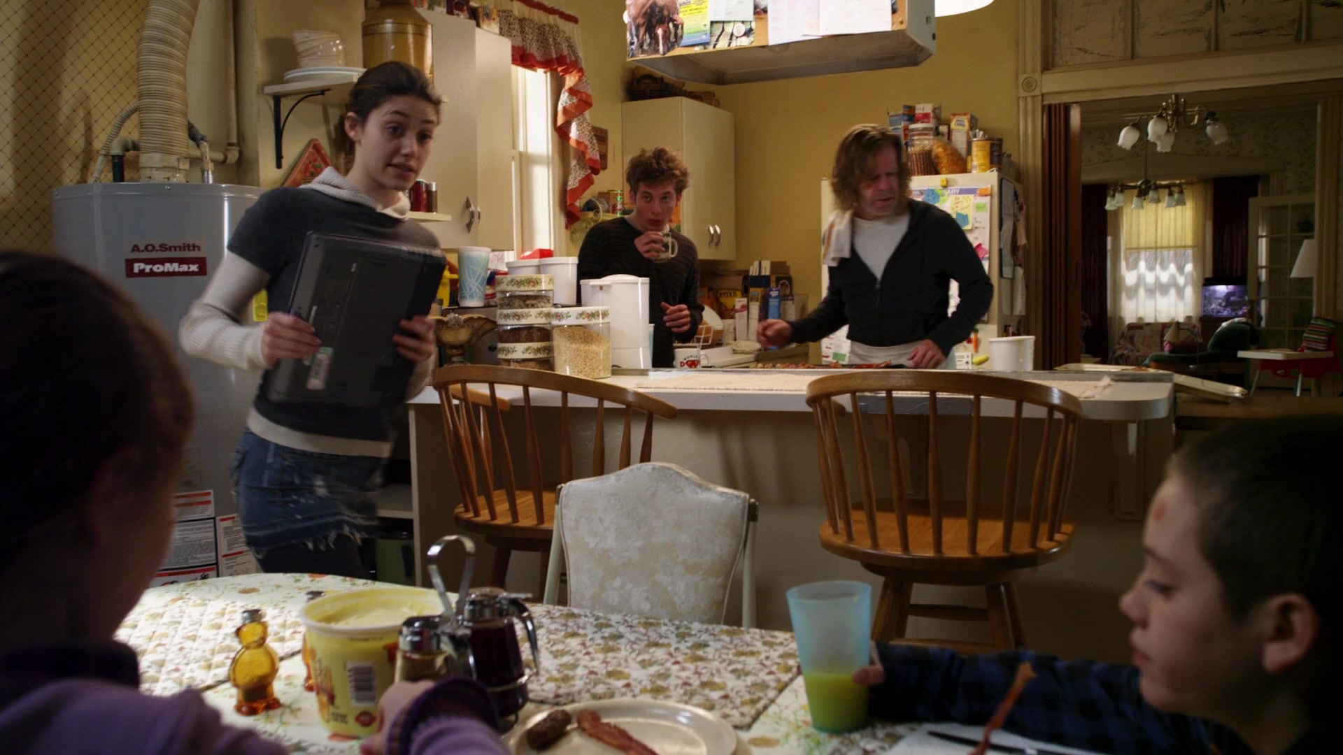Shameless_US_S01E08_1080p_ERW_004369.jpg