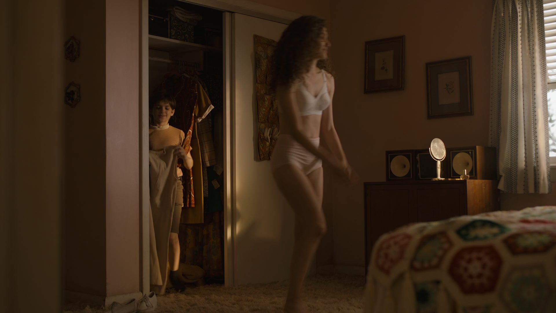 The_Crowded_Room_S01E05_Savior_1080p_ERW_001601.jpg
