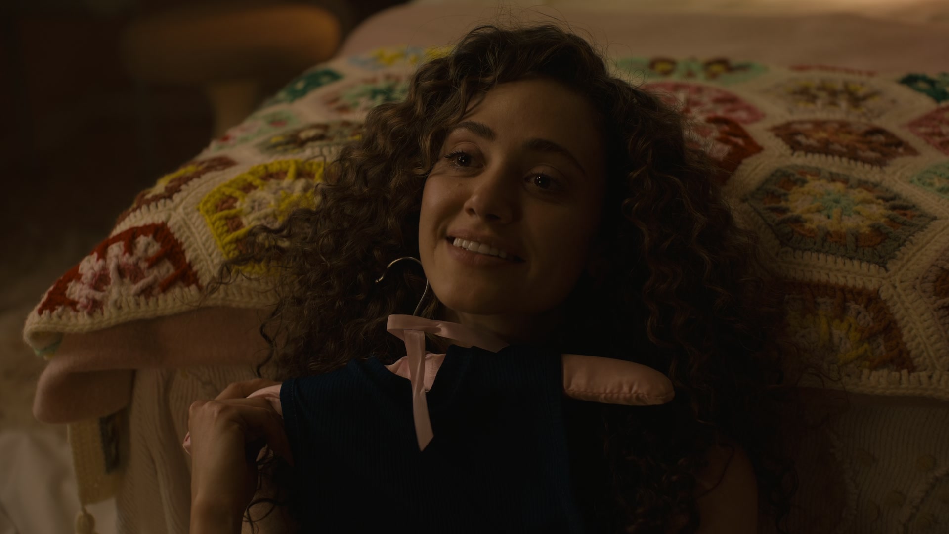 The_Crowded_Room_S01E05_Savior_1080p_ERW_001658.jpg