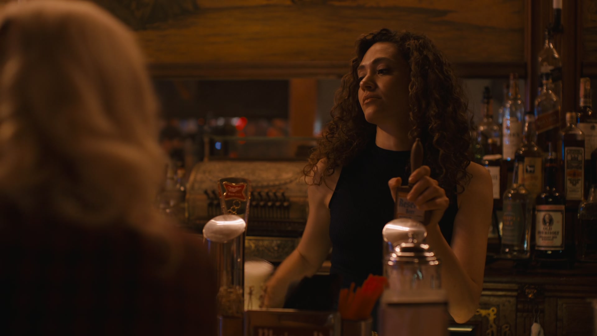 The_Crowded_Room_S01E05_Savior_1080p_ERW_002057.jpg
