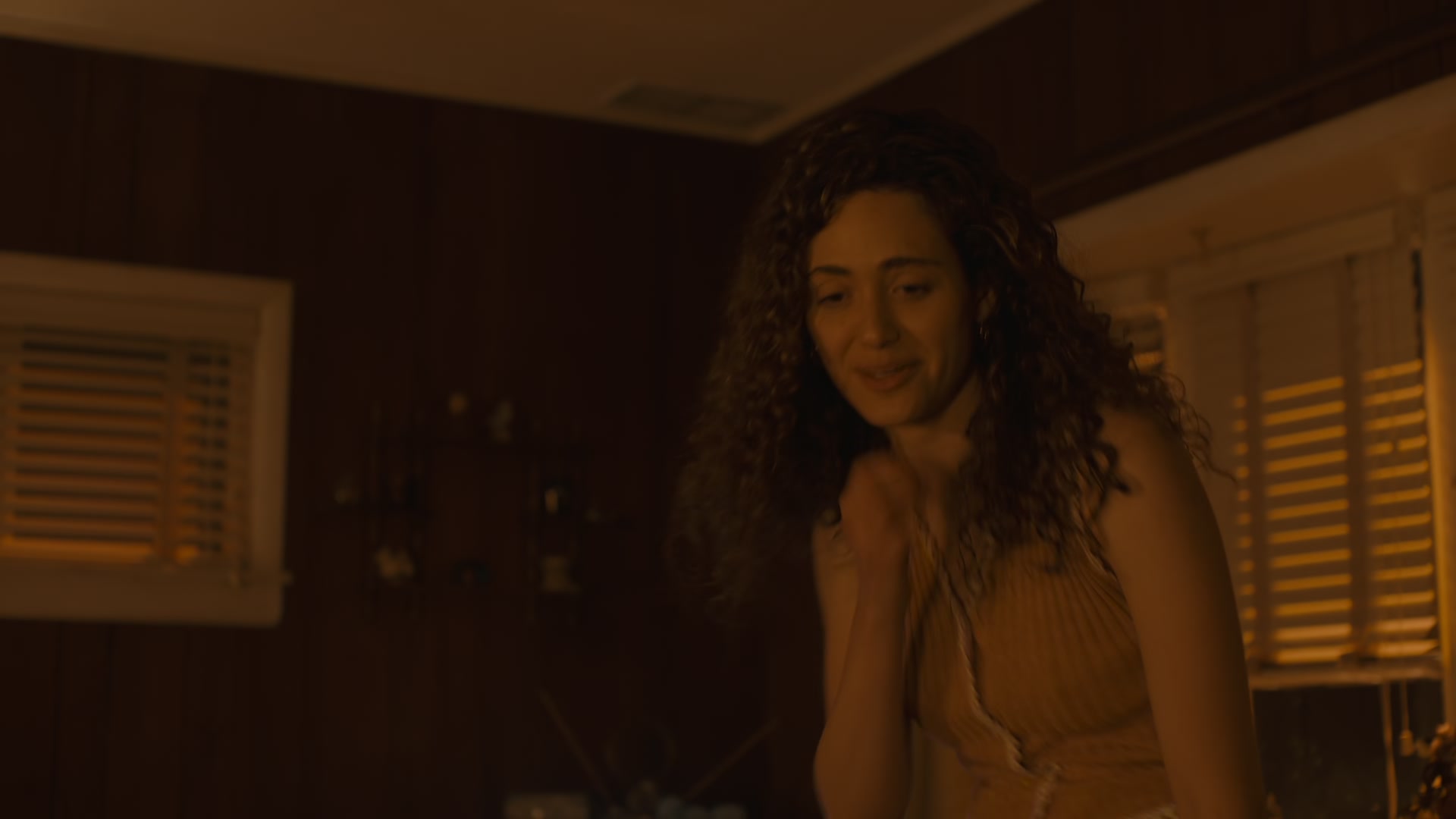 The_Crowded_Room_S01E05_Savior_1080p_ERW_002426.jpg