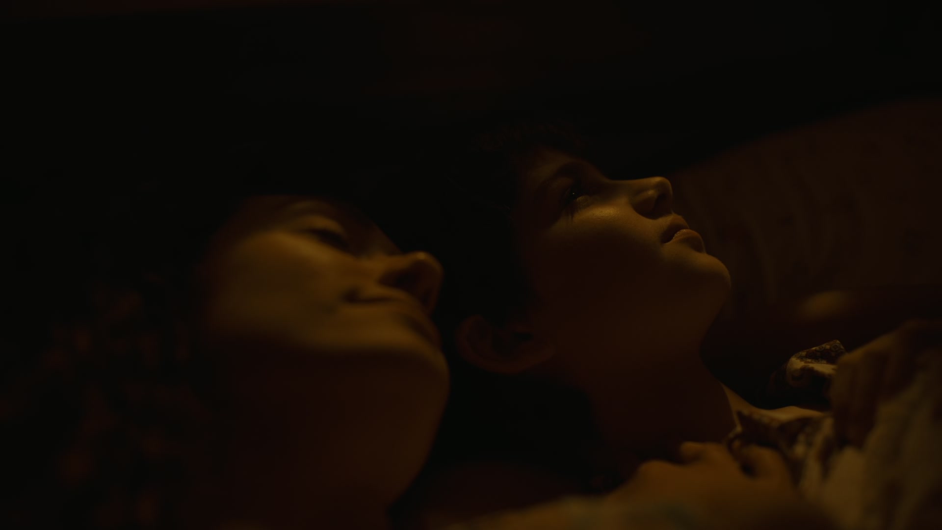 The_Crowded_Room_S01E05_Savior_1080p_ERW_002496.jpg
