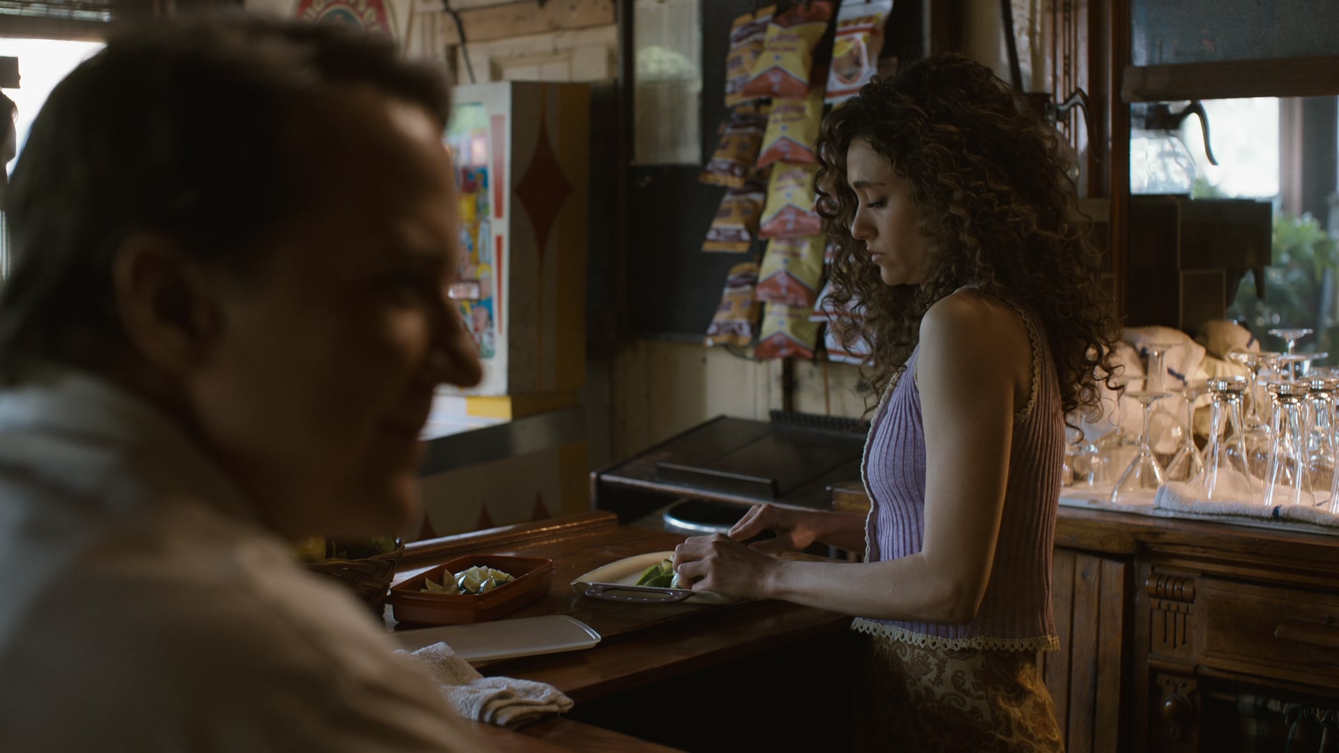 The_Crowded_Room_S01E05_Savior_1080p_ERW_003233.jpg