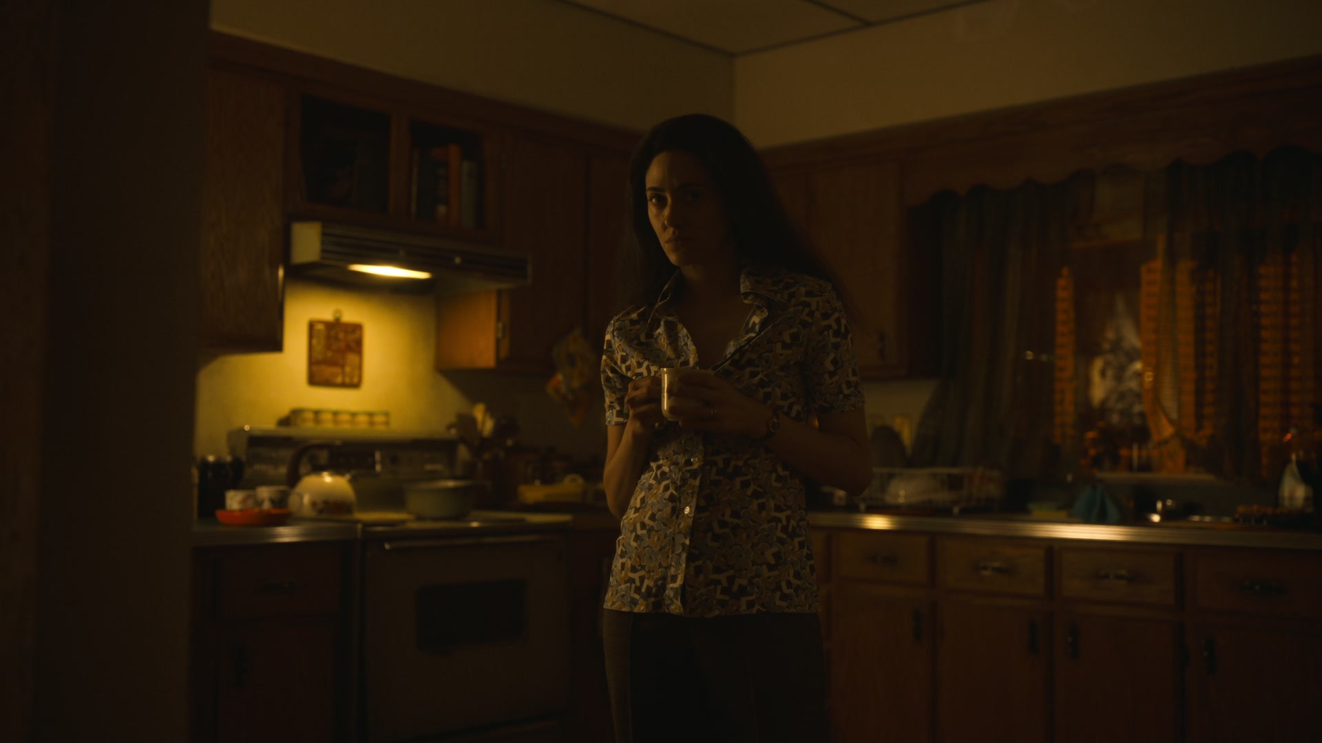 The_Crowded_Room_S01E08_Reunion_1080p_ERW_001549.jpg The_Crowded_Room_S01E08_Reunion_1080p_ERW_001549.jpg