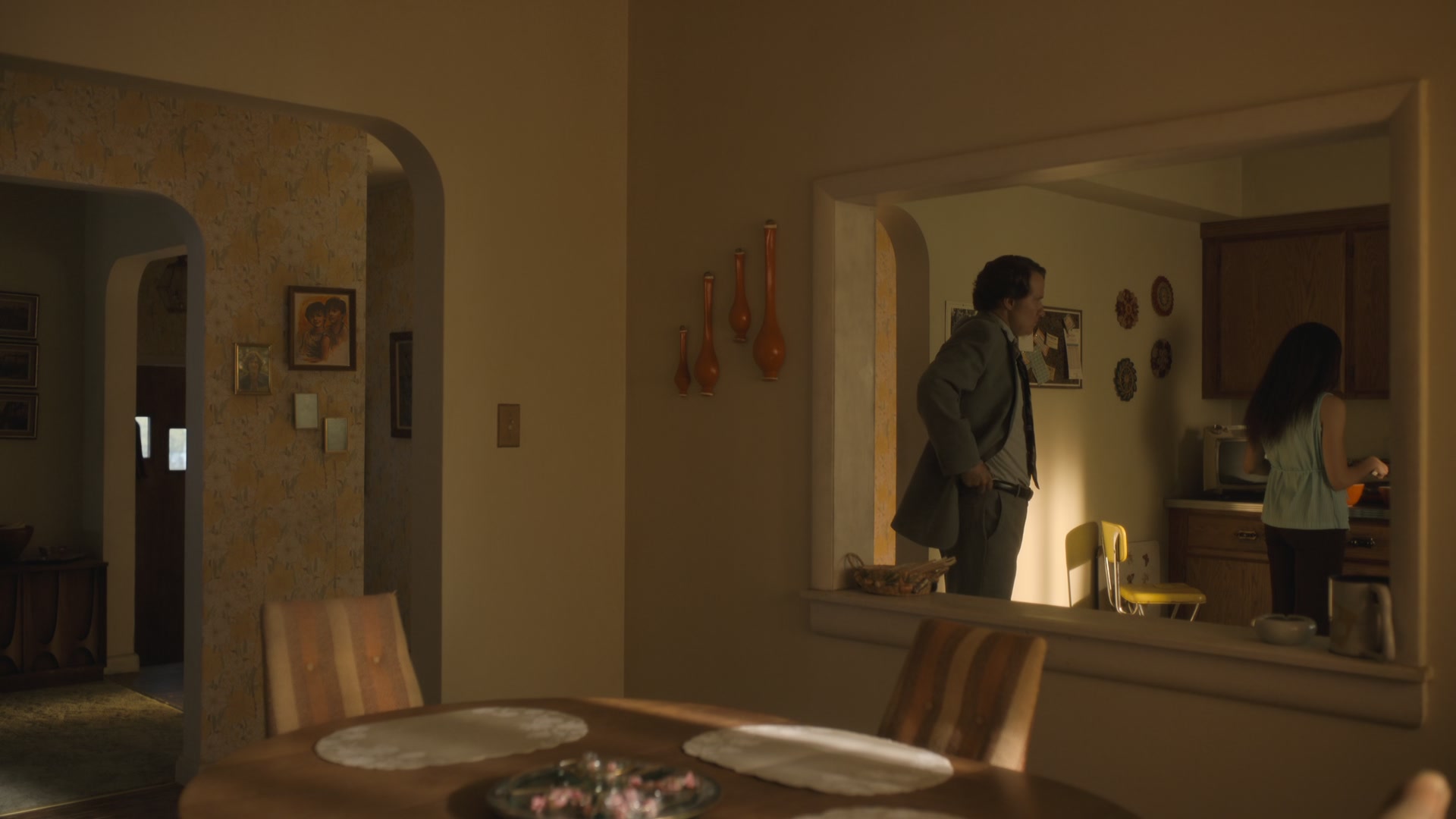 The_Crowded_Room_S01E09__Family_1080p_ERW_002594.jpg