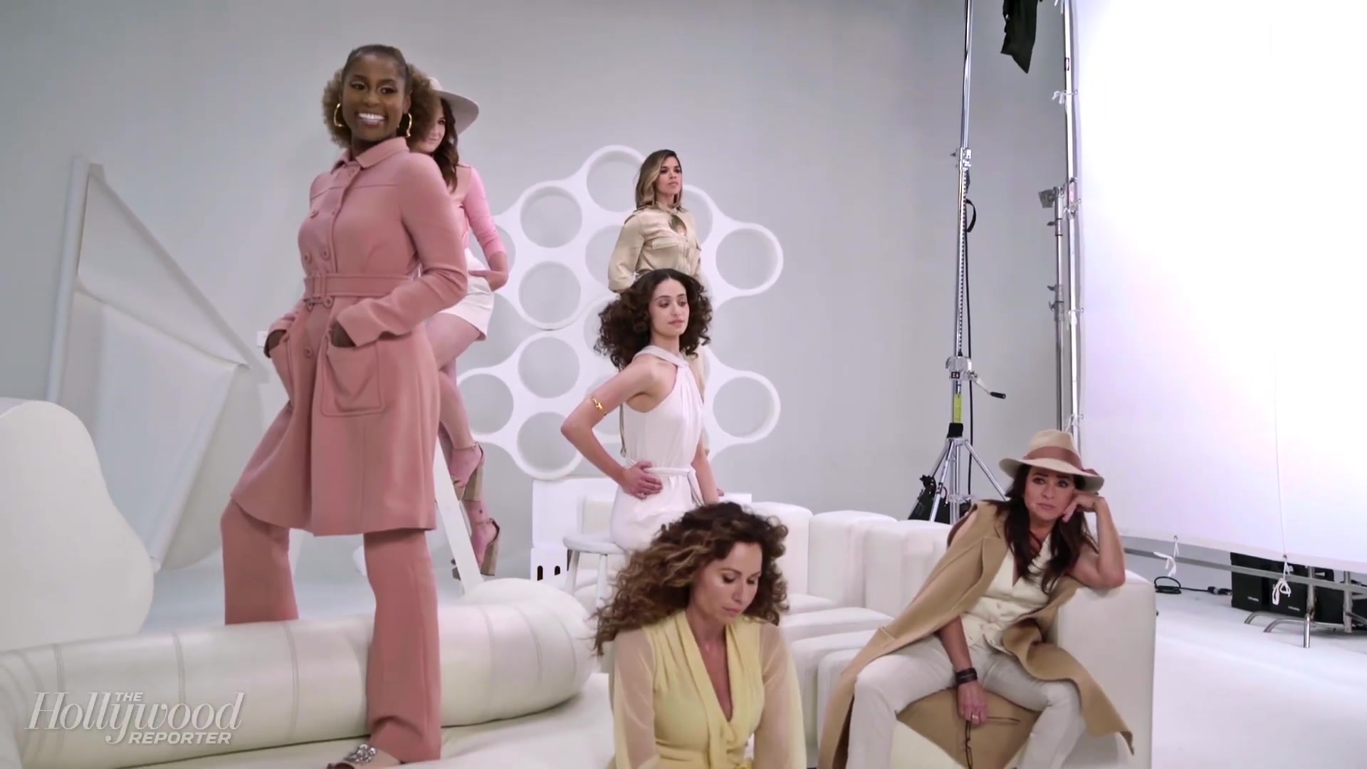 emmyrossumweb_comedyactressroundtable_hollywoodreporter17_001090.jpg