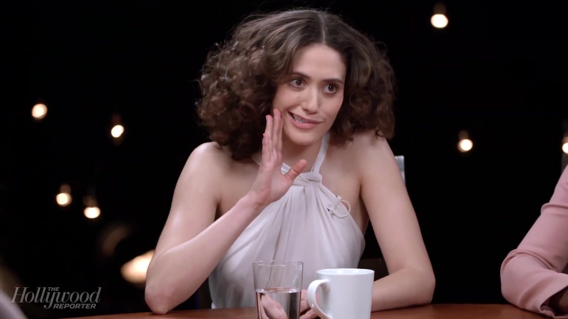 emmyrossumweb_comedyactressroundtable_hollywoodreporter17_002017.jpg