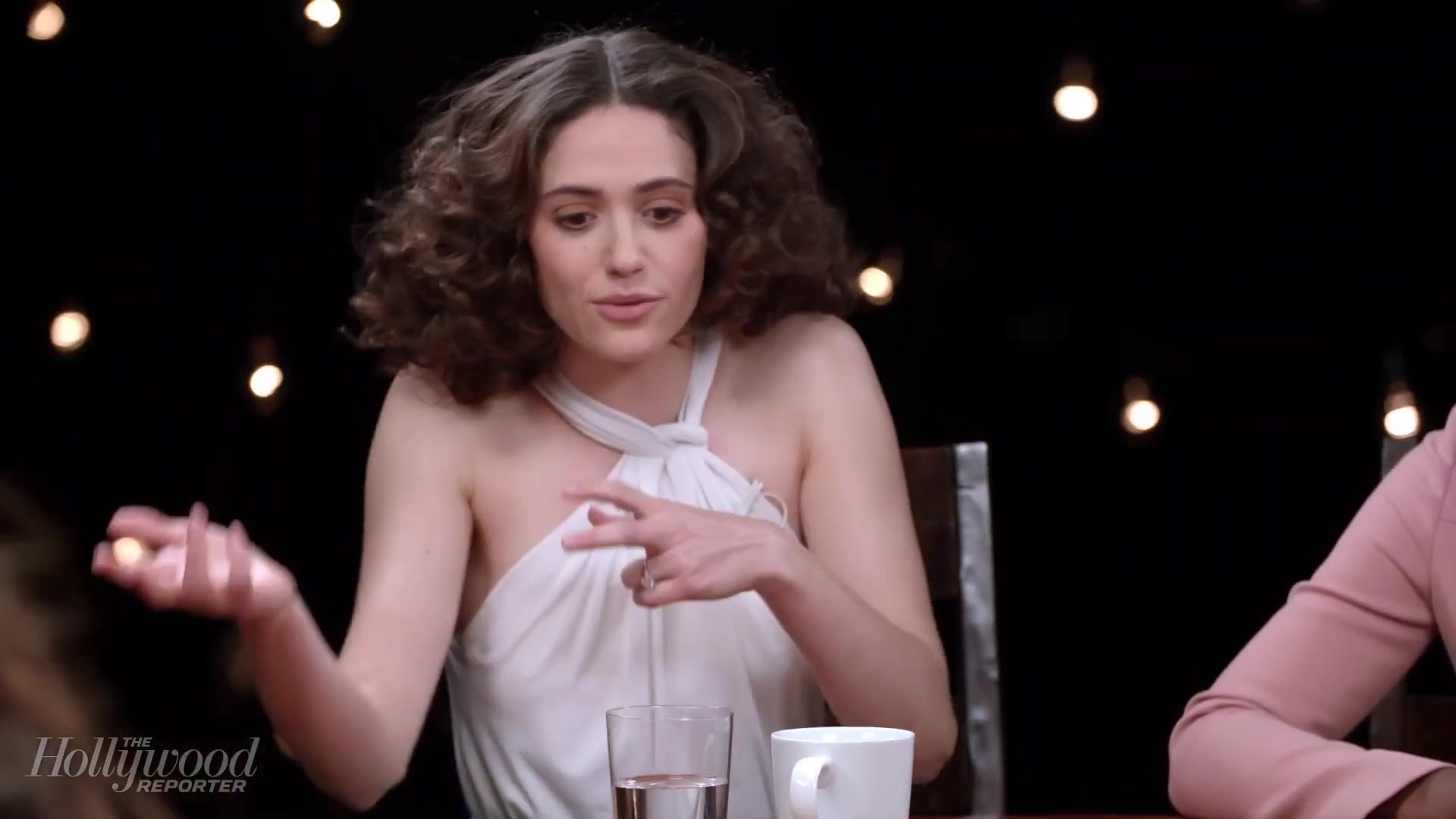 emmyrossumweb_comedyactressroundtable_hollywoodreporter17_002238.jpg