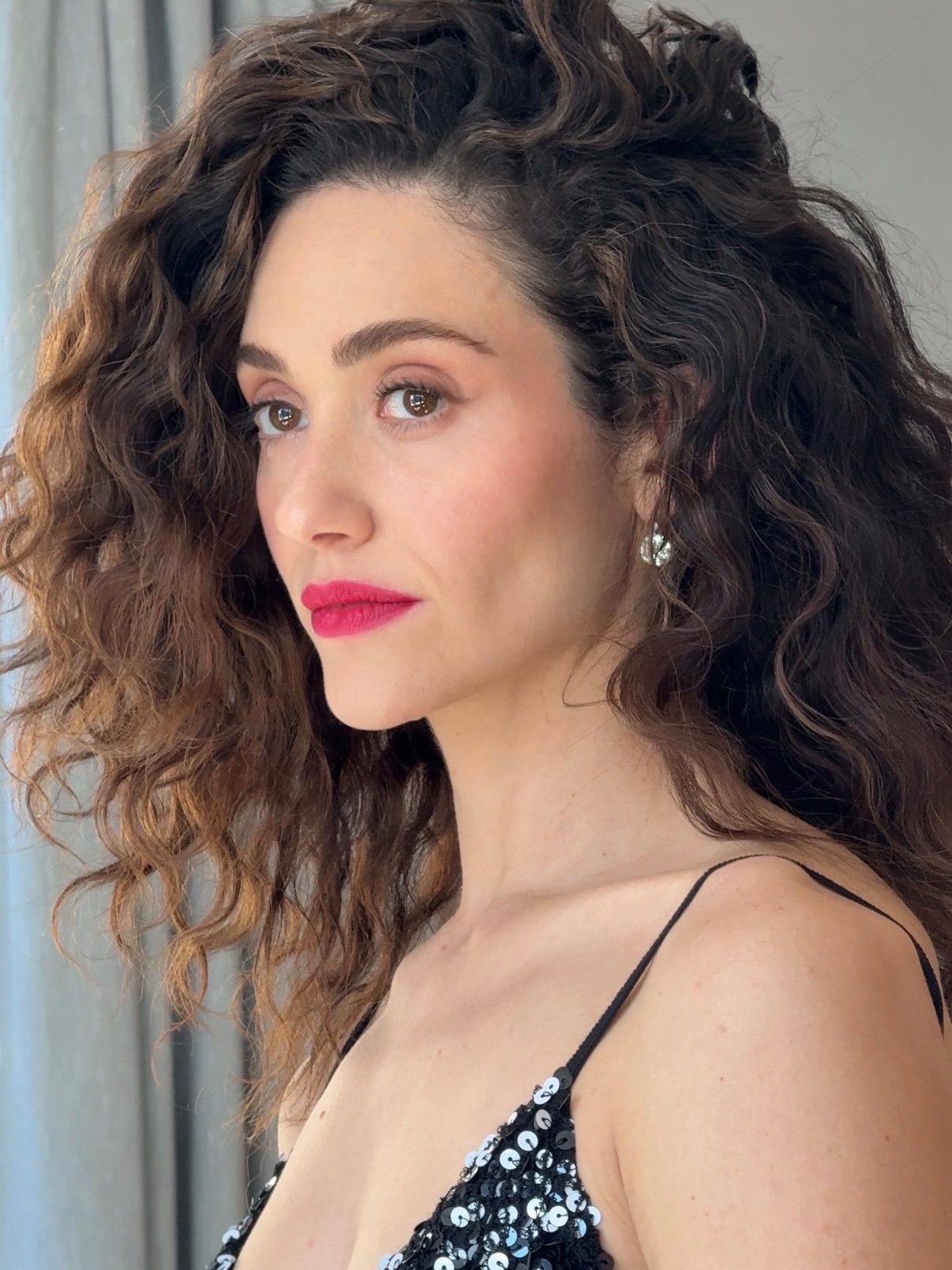 emmyrossumweb_nycballetspringgala_28129.jpg