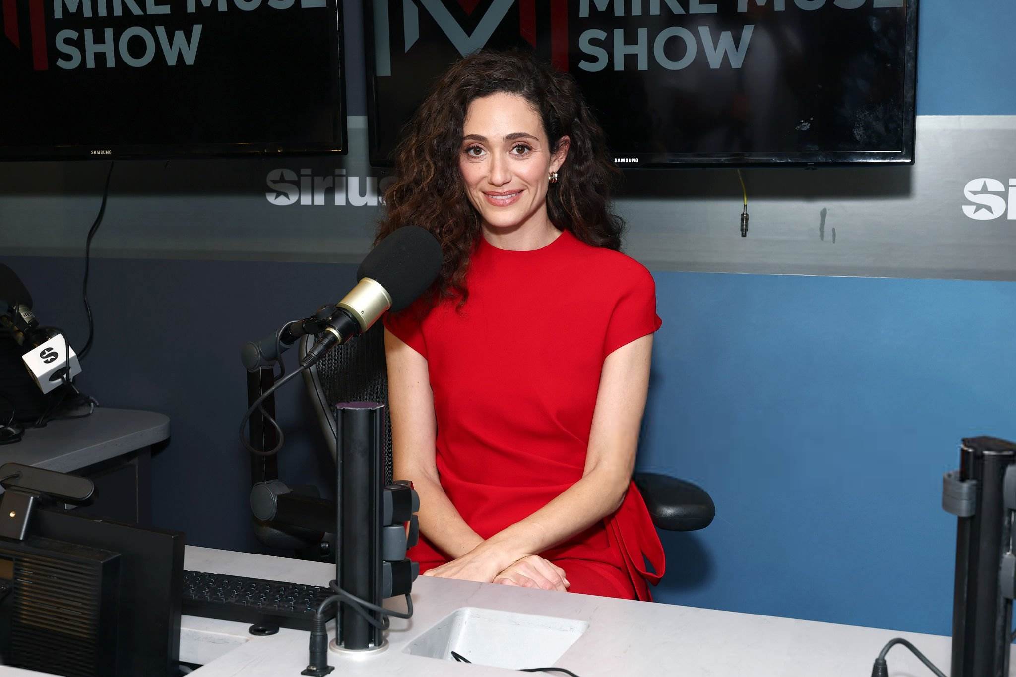 emmyrossumweb_siriusXMstudios_281229.jpg