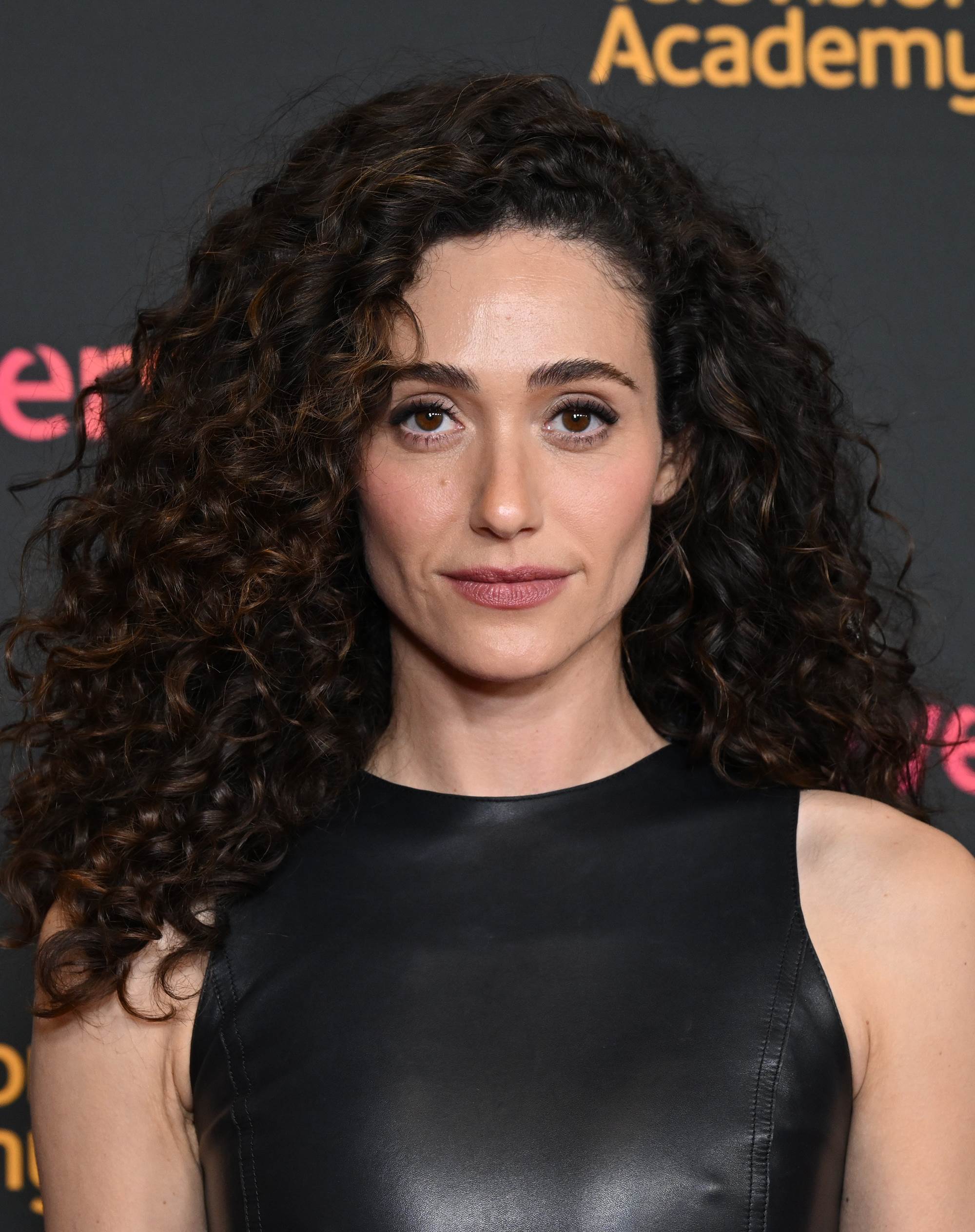 emmyrossumweb_tvacadfestival_arrivals_281129.jpg