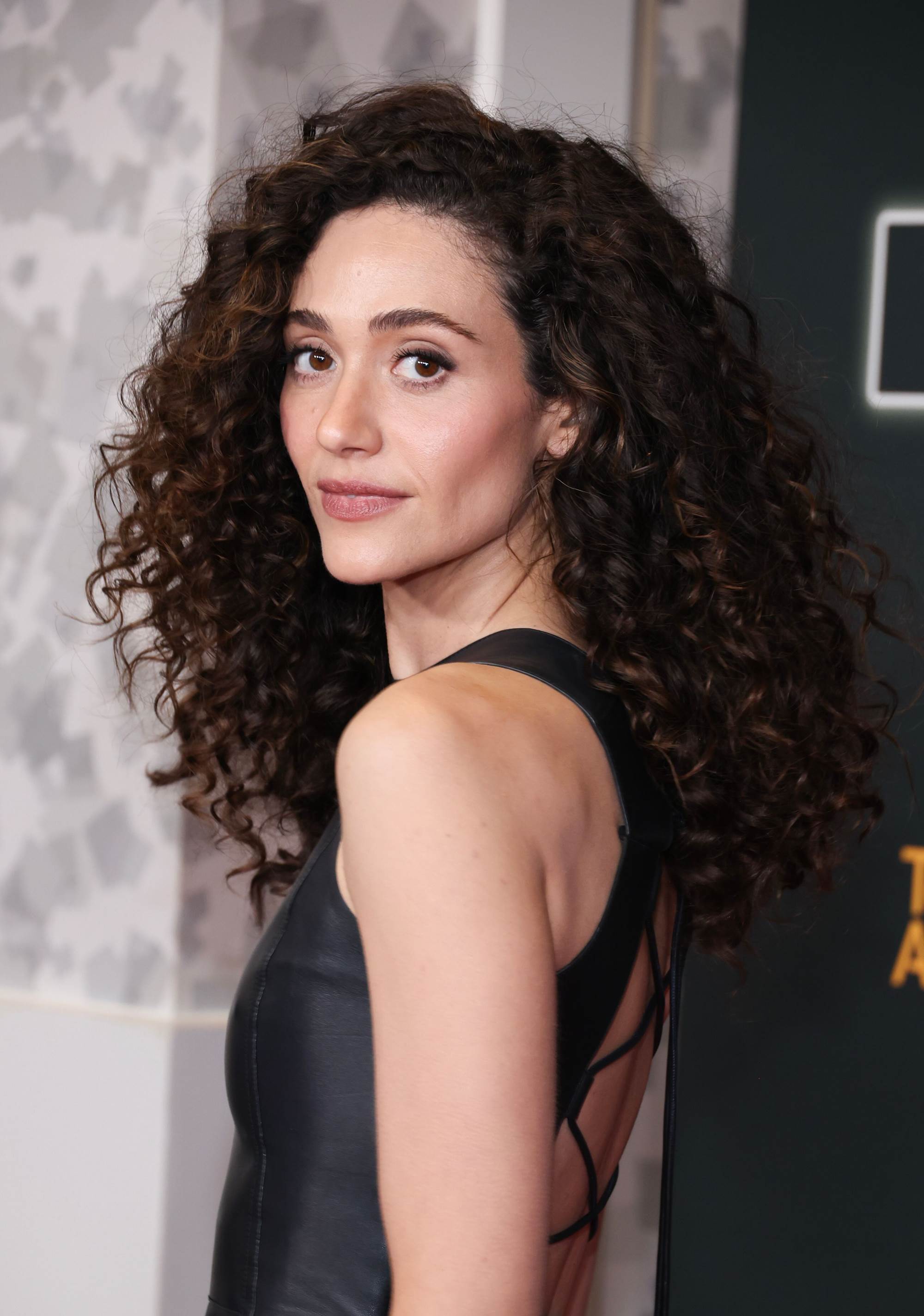 emmyrossumweb_tvacadfestival_arrivals_281429.jpg