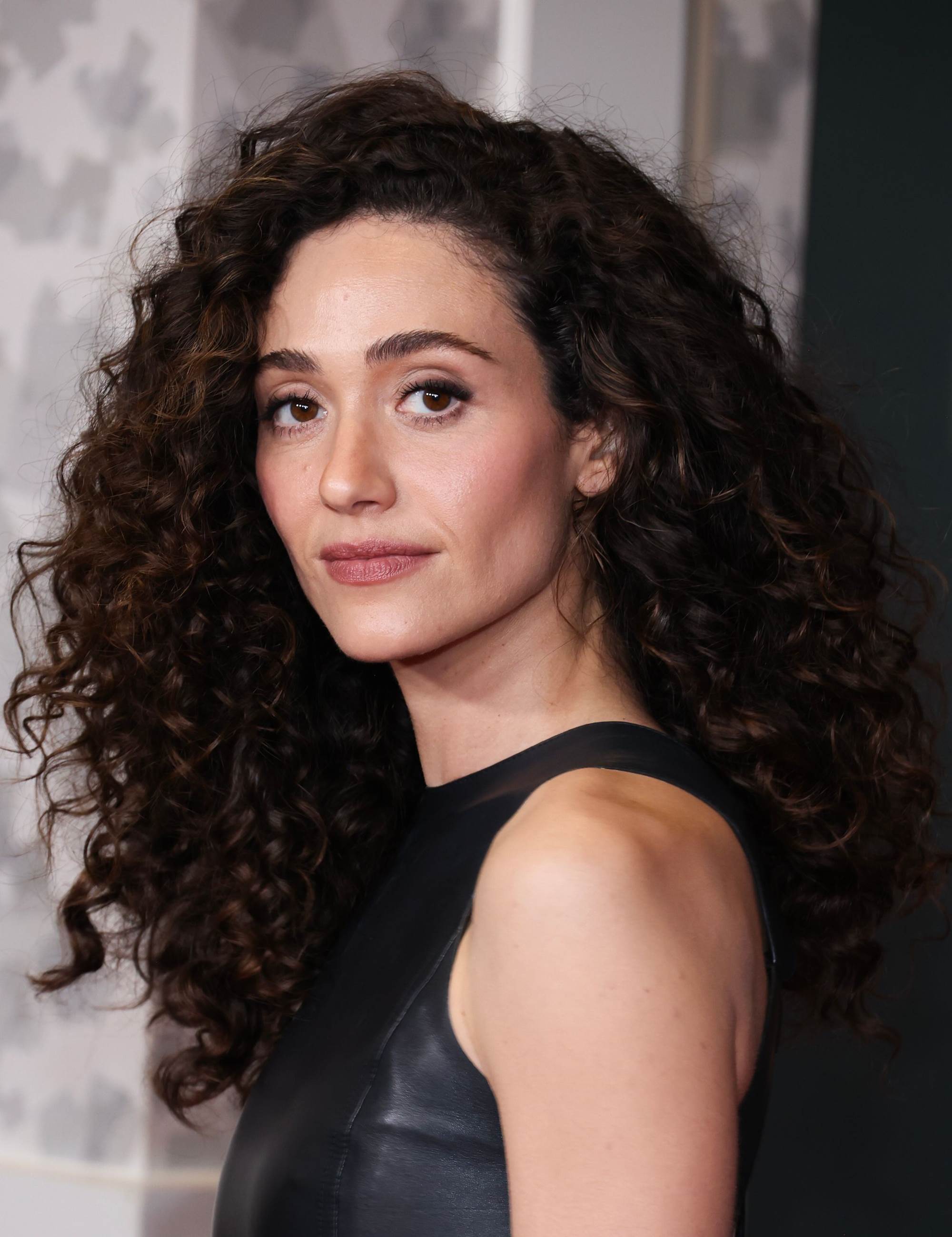 emmyrossumweb_tvacadfestival_arrivals_281529.jpg
