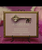 Angelyne_S01E04_The_Tease_1080p_ERW_000561.jpg