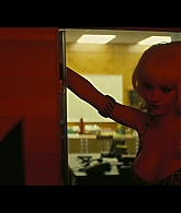 Angelyne_S01E04_The_Tease_1080p_ERW_004170.jpg