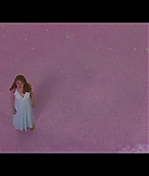 Angelyne_S01E05_Pink_Clouds_1080p_ERW_004315.jpg