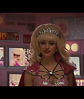 Angelyne_S01E05_Pink_Clouds_1080p_ERW_004519.jpg