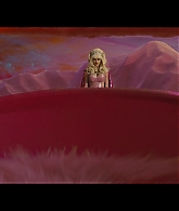 Angelyne_S01E05_Pink_Clouds_1080p_ERW_004689.jpg