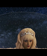 Angelyne_S01E05_Pink_Clouds_1080p_ERW_004814.jpg
