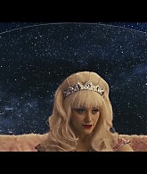 Angelyne_S01E05_Pink_Clouds_1080p_ERW_004815.jpg