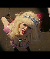 Angelyne_S01E05_Pink_Clouds_1080p_ERW_005542.jpg